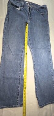 Levis Classic Bootcut Women's Jeans Size 31x32 Sku 180